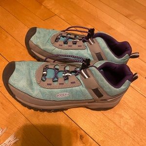 kids keen hiking shoes, size 4, lightly worn, name written on tongue